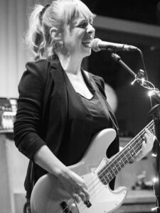 Jana Frank | Sängerin Bassistin Bremen